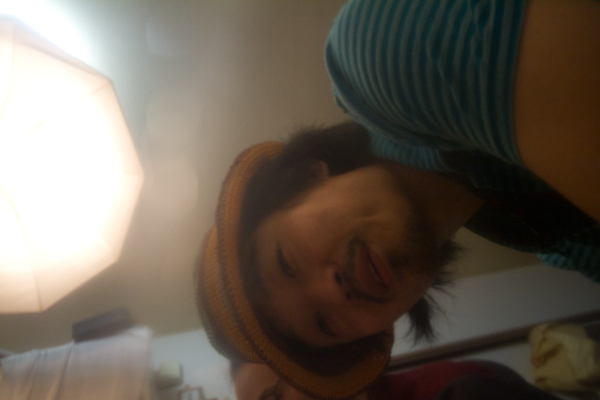 <b>撮影時に、モデルさんが、万が一呼吸困難になったり熱が出た時のために、瞬間冷却剤と酸素ボンベは必ず準備している。実際に袋の中に入ってみたらどんな感じなのか?  レポーターとしては気になったので自ら中に入って閉じ込めてもらったのだが、HALくんたち外の世界が曇ったら霞んでハッキリと目視し難いので不安になってすぐに開けてもらったら生き返ったみたいな感じ。やっぱりモデルは務まりません（笑）</b>