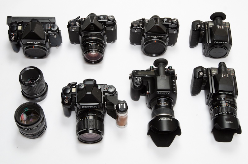 <b>フィルムカメラは昔から使ってきたブローニーのペンタックス製。67と645が揃っている</b>