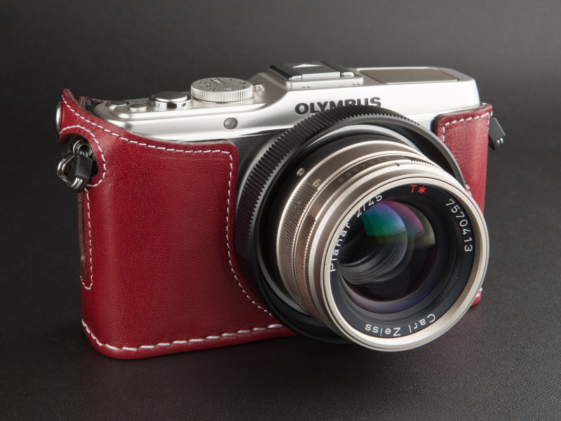 <b>アダプターの外周（フォーカシングリング）がレンズの底部を覆う。独特なデザインだ</b>