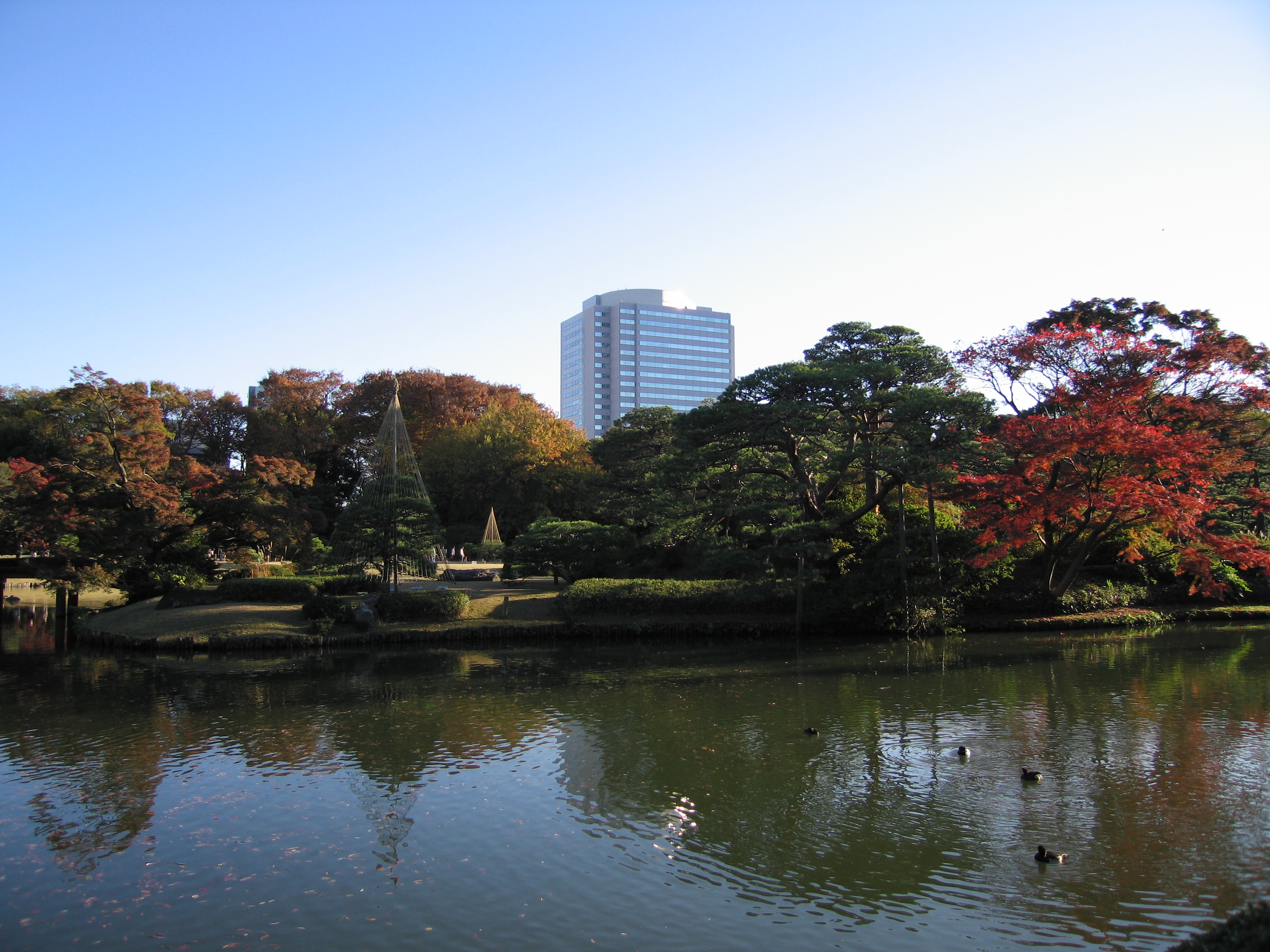 <b>広角端。PowerShot S70 / 約2.9MB / 3,072×2,304 / 1/400秒 / F2.8 / 0EV / ISO50 / WB:オート / 5.8mm</b>