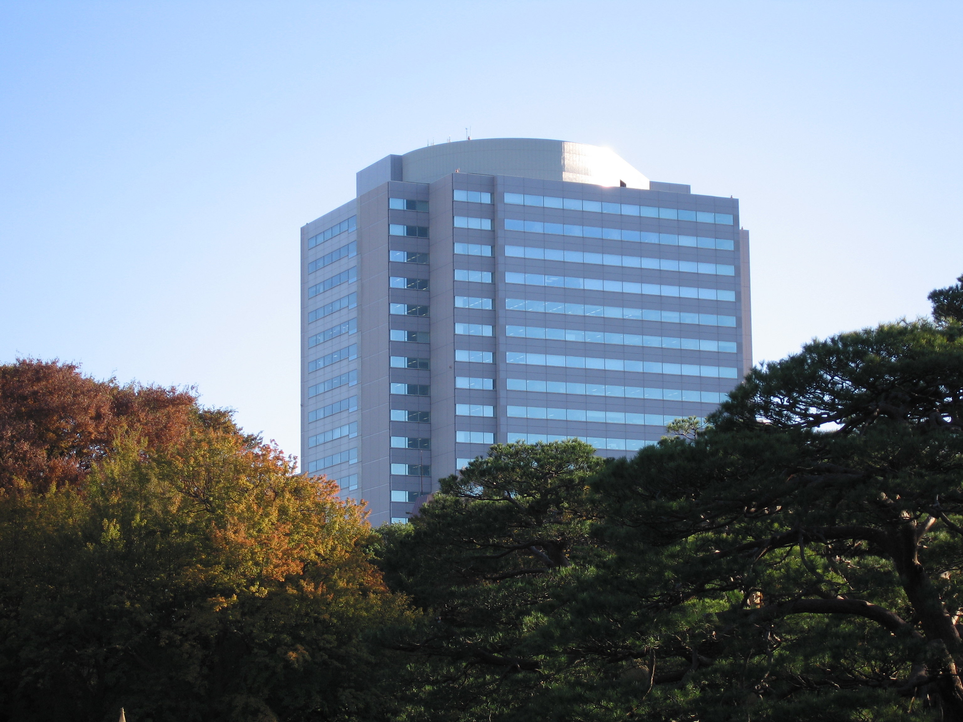 <b>望遠端。PowerShot S70 / 約2.6MB / 3,072×2,304 / 1/160秒 / F5.3 / +0.3EV / ISO50 / WB:オート / 20.7mm</b>