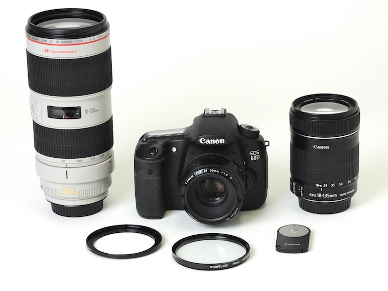 <b>今回メインで使用した機材。上段左からEF 70-200mm F2.8 L IS II USM、EOS 60D+EF 50mm F1.8 II、EF-S 18-135mm F3.5-5.6 IS（以上キヤノン）。下段左からマルミの67mm→77mmステップアップリング、クロスフィルター（77mm径）、リモコンRC-6（キヤノン）</b>