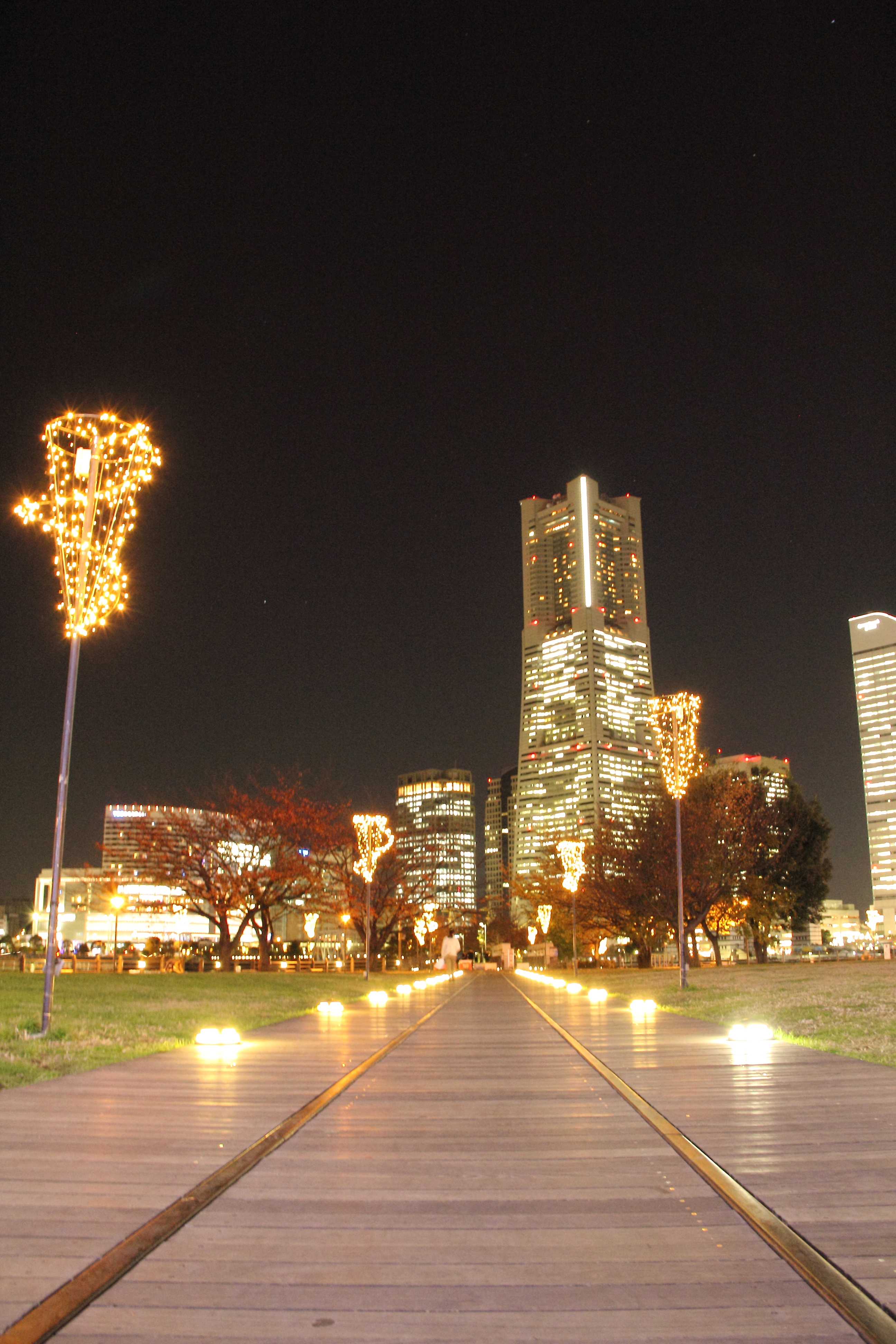 <b>手持ち撮影でISO3200まで増感。手ブレ補正のおかげで1/2秒でもブレていないのは驚き。ただし拡大してみると、ノイズはそれなりに目立つ。EOS 60D / EF-S 18-135mm F3.5-5.6 IS / 約7.1MB / 2,592×3,888 / 1/2秒 / F5.6 / -0.3EV / ISO3200 / WB:太陽光 / 18mm</b>