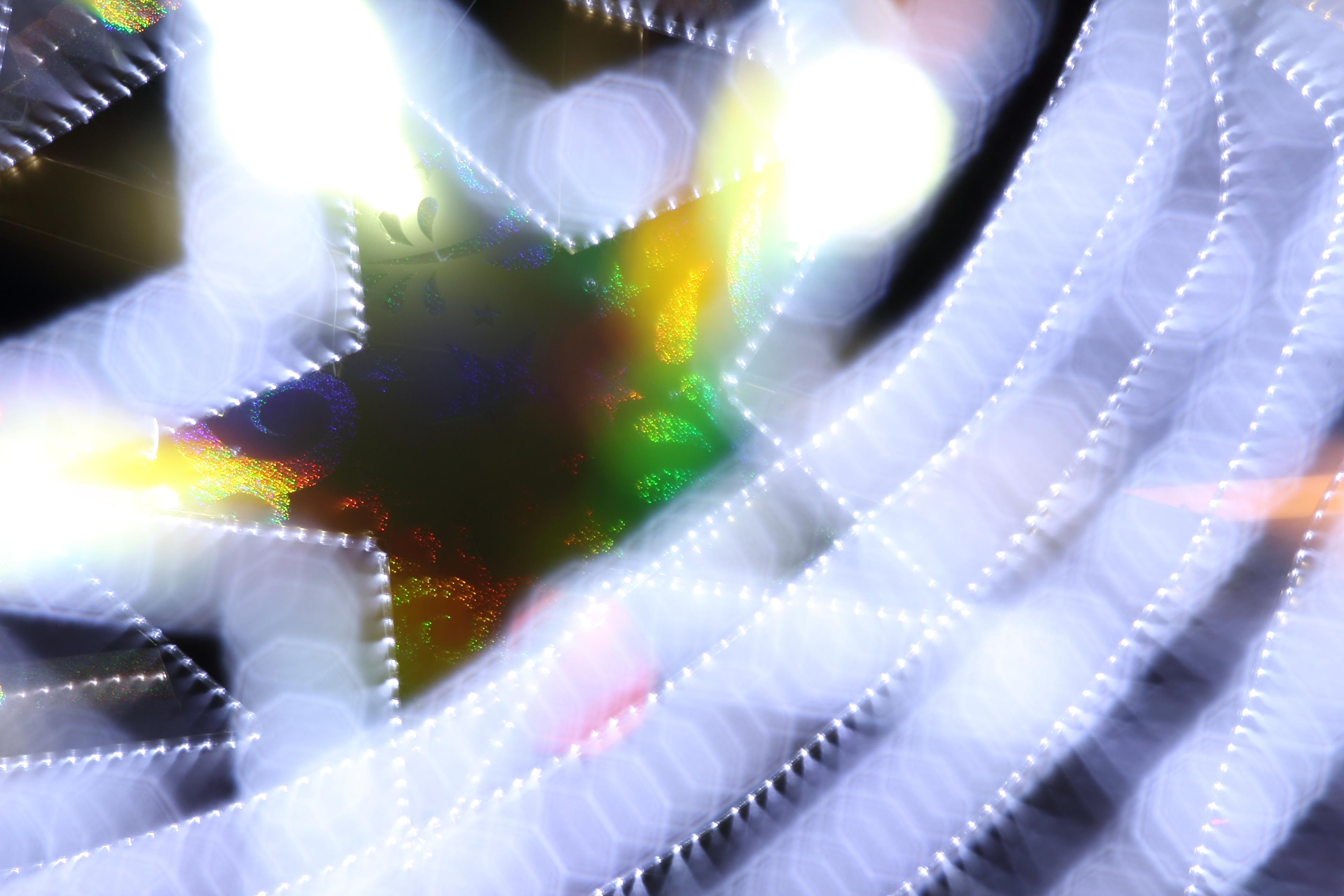 <b>露光間ピントずらし。EOS 60D / EF 70-200mm F2.8 L IS II USM / 約4.5MB / 3,888×2,592 / 4秒 / F22 / -0.3EV / ISO100 / WB:太陽光 / 200mm</b>