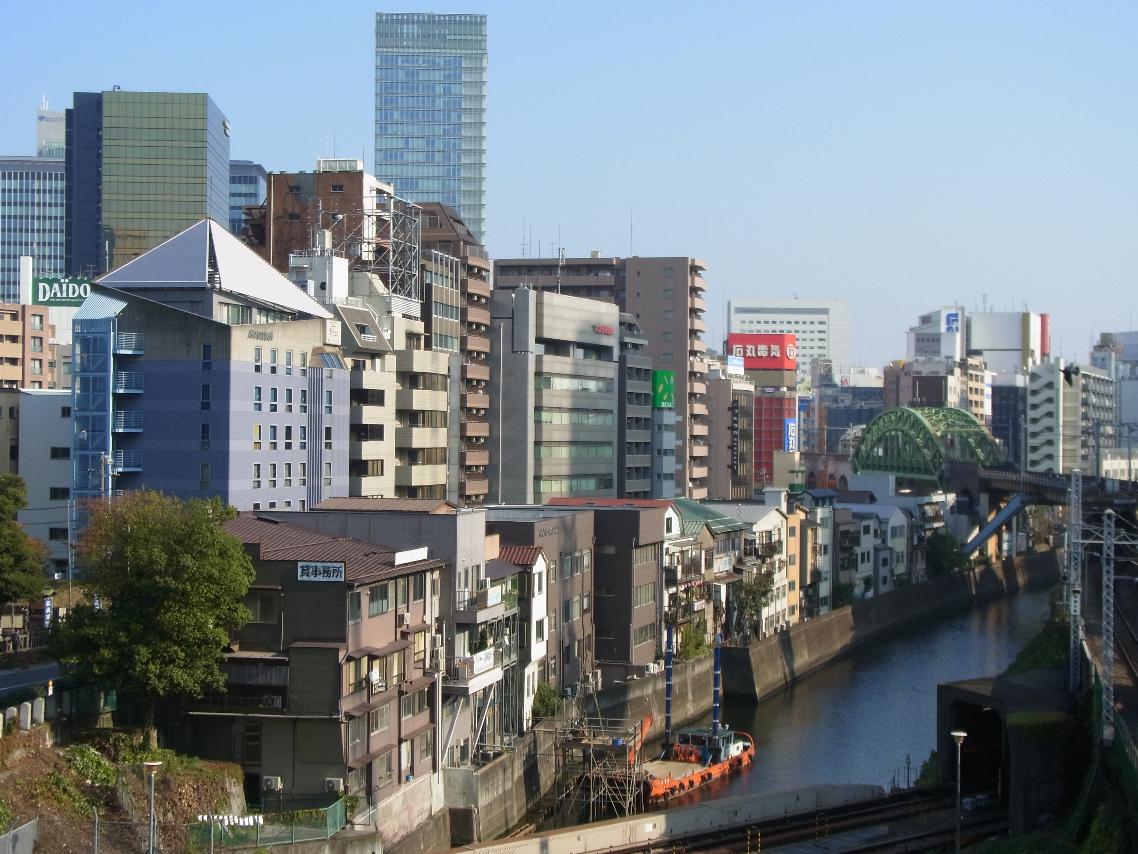 <b>オート撮影モード / CX6 / 約3.8MB / 3,648×2,736 / 1/760秒 / F4.5 / 0.0EV / ISO100 / WB:オート / 10.5mm</b>