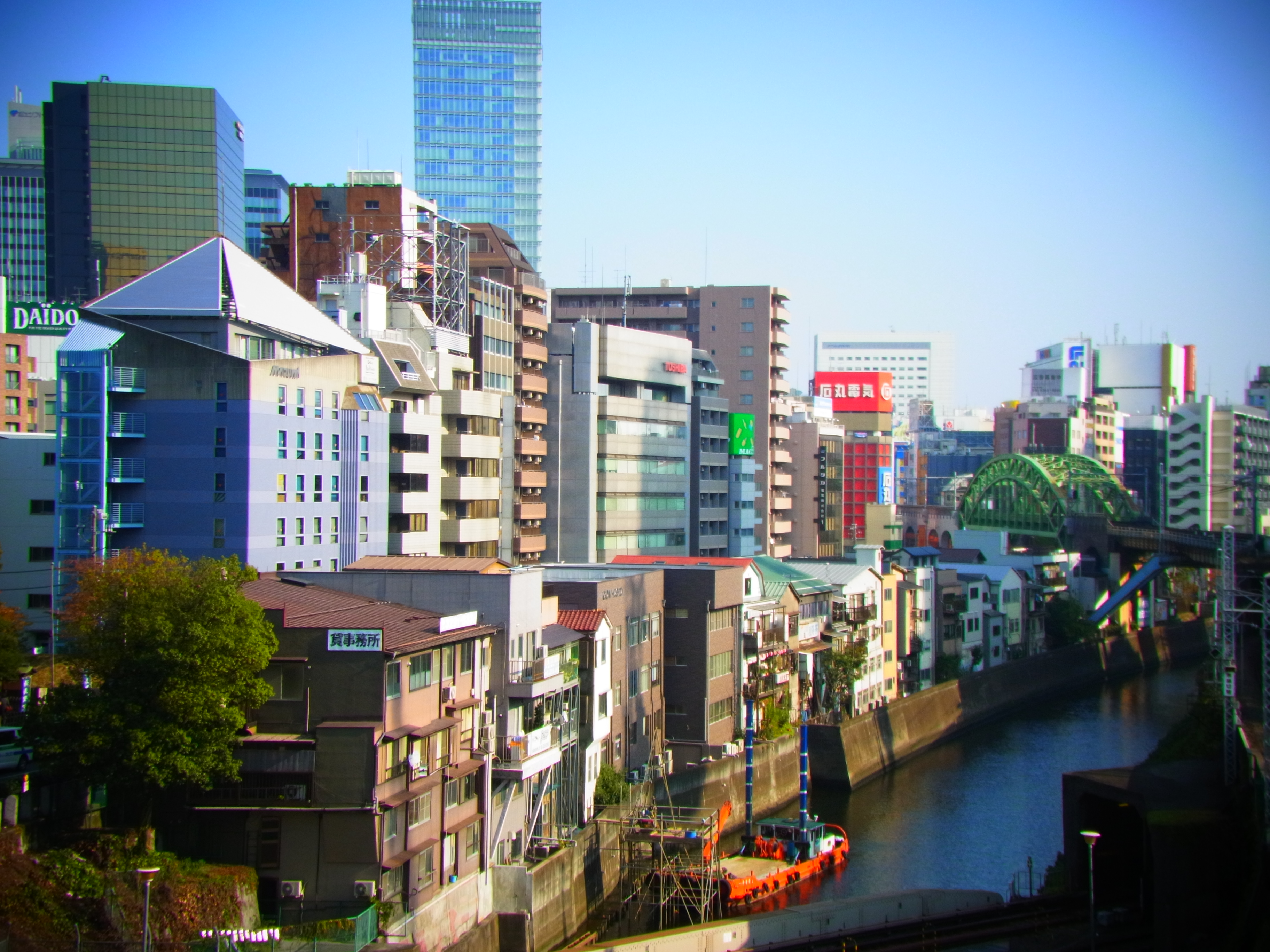 <b>クリエイティブ撮影モード:トイカメラ / CX6 / 約3.7MB / 3,648×2,736 / 1/760秒 / F4.5 / 0.0EV / ISO100 / WB:オート / 10.5mm</b>