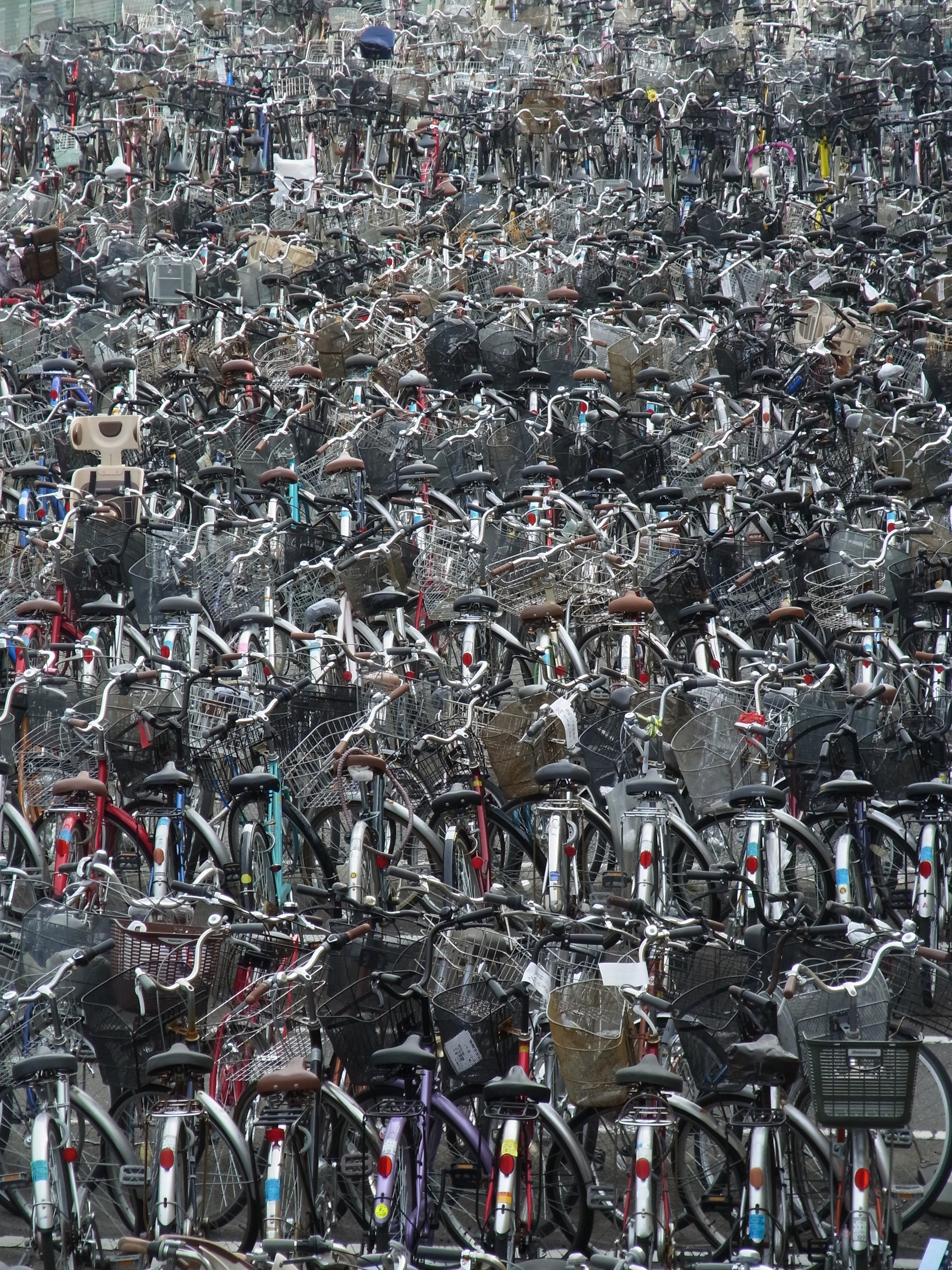 <b>CX6 / 約4.0MB / 2,736×3,648 / 1/250秒 / F5.4 / -0.5EV / ISO119 / WB:オート / 29.1mm</b>