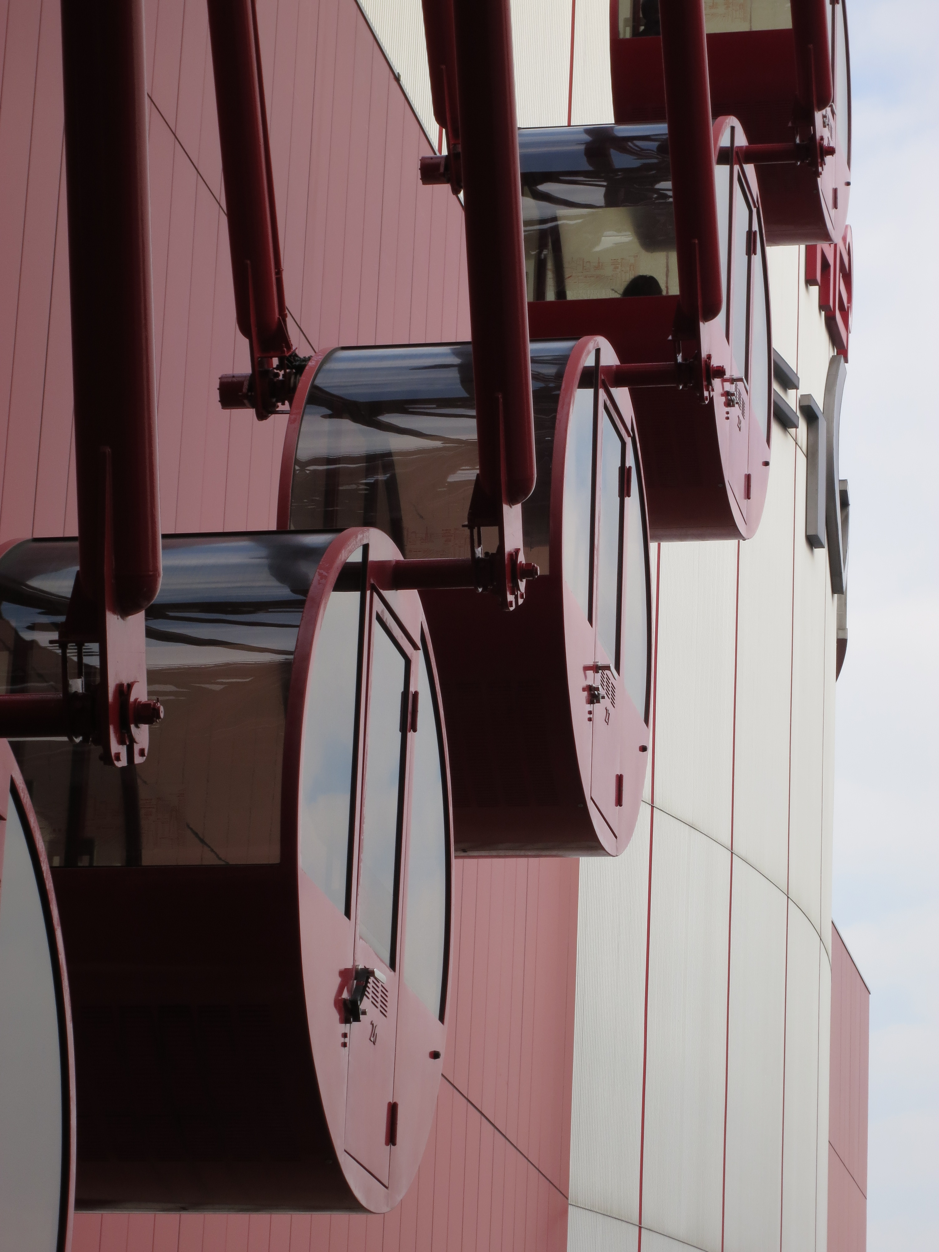 <b>PowerShot S100 / 約1.9MB / 3,000×4,000 / 1/250秒 / F5.9 / 0EV / ISO125 / 26mm</b>