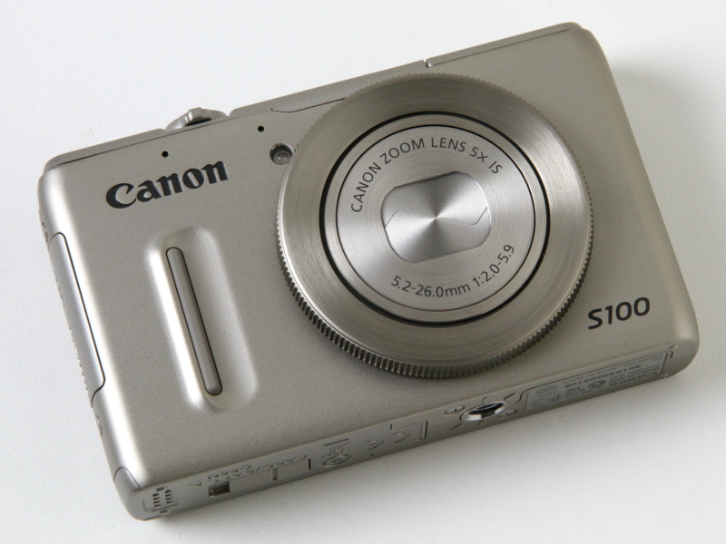 <b>賛否あるグリップ。特にシルバーボディでは良いアクセントかもしれない</b>