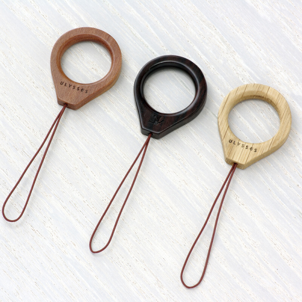 <b>ボルドー（左からサオ、ローズウッド、オーク。以下同）</b>