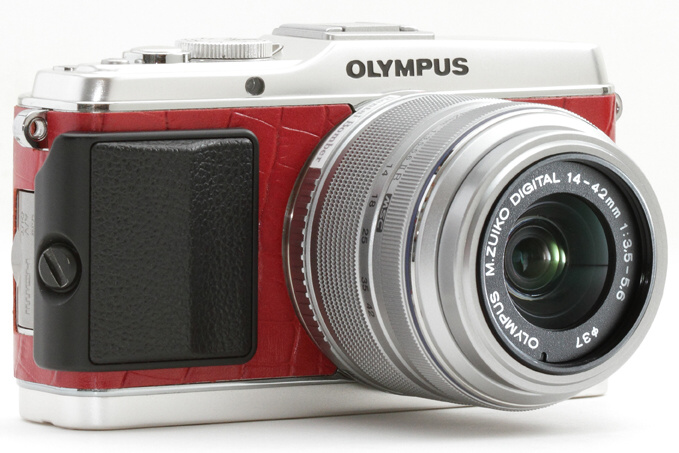 <b>オリンパスペンE-P3用張り革キット クロコダイル ワインレッドの使用例</b>