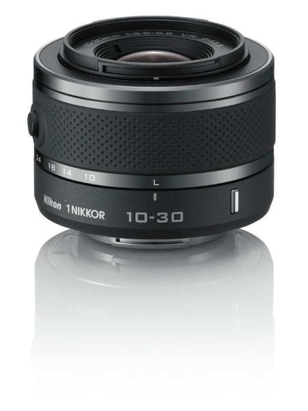 <b>1 NIKKOR VR 10-30mm F3.5-5.6。2万5,200円。単体販売の場合、カラーはブラックのみ</b>