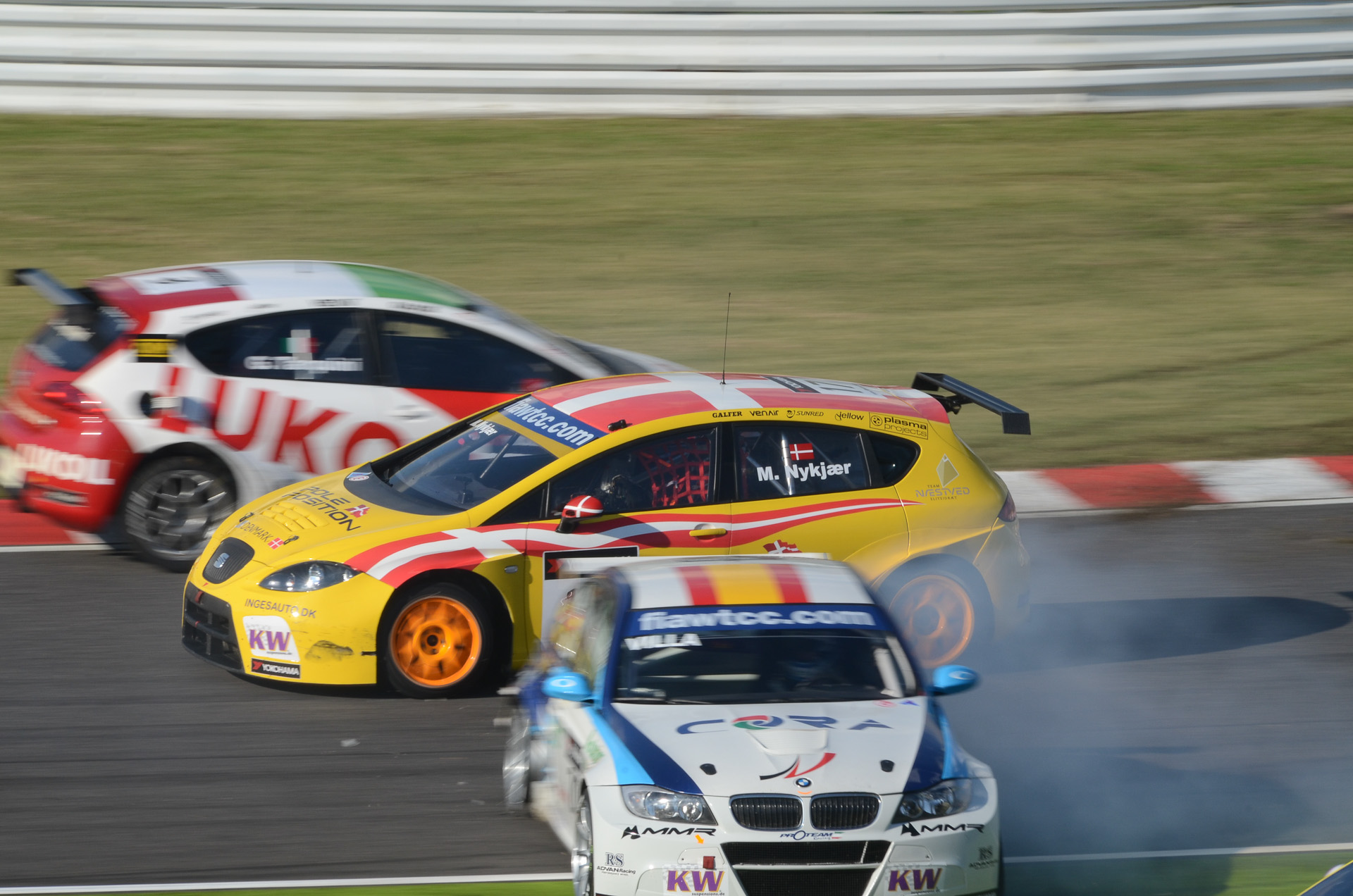 <b>NIKON D7000 / 300mm / 1/125秒 / F22</b>