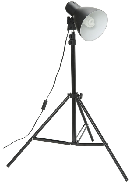 <b>デジタル撮影ライト20（E-6406）。最も低くしたところ（左）と最も高くしたところ（右）</b>