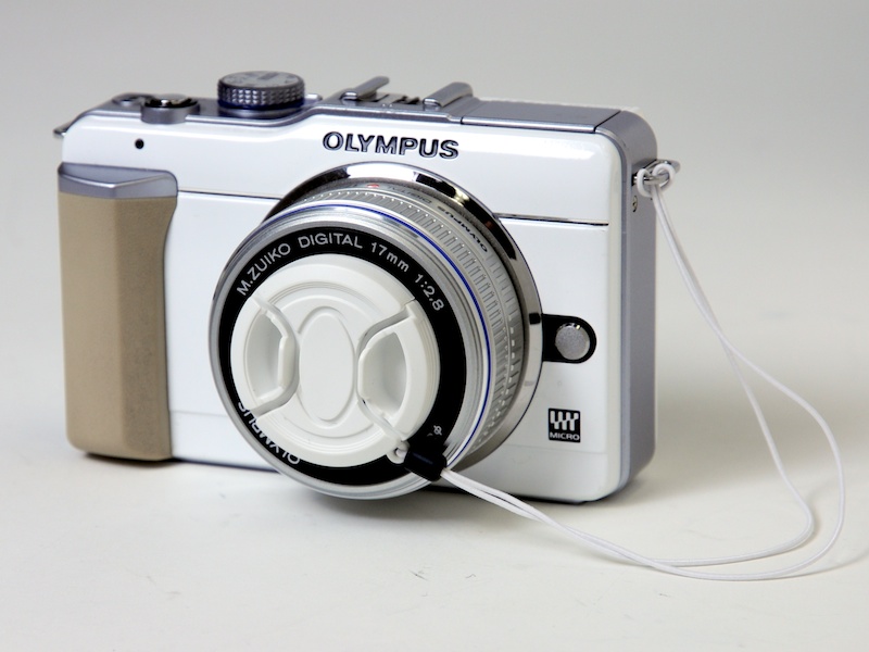 <b>装着例。カメラはOLYMPUS PEN Lite E-PL1。レンズは37mm径のM.ZUIKO DIGITAL 17mm F2.8</b>