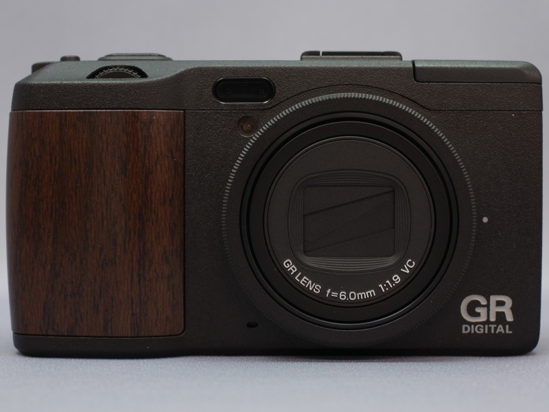 <b>木目調（ブラック）</b>