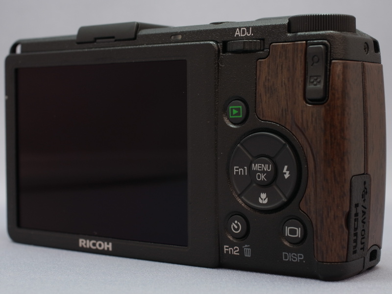 <b>木目調（ブラック）</b>