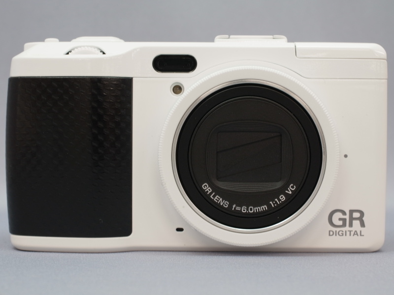 <b>カーボン調（ホワイトエディション）</b>