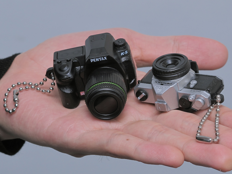 <b>いずれも1/3スケール。ボールチェーン付き</b>