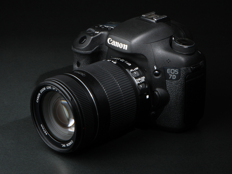 <b>APS-Cサイズ相当：キヤノンEOS 7D</b>