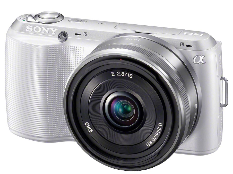 <b>2011年6月に登場したNEX-3（写真は9月に追加で発売されたホワイトモデル）。この頃、まだタイ洪水の影響はなかった</b>