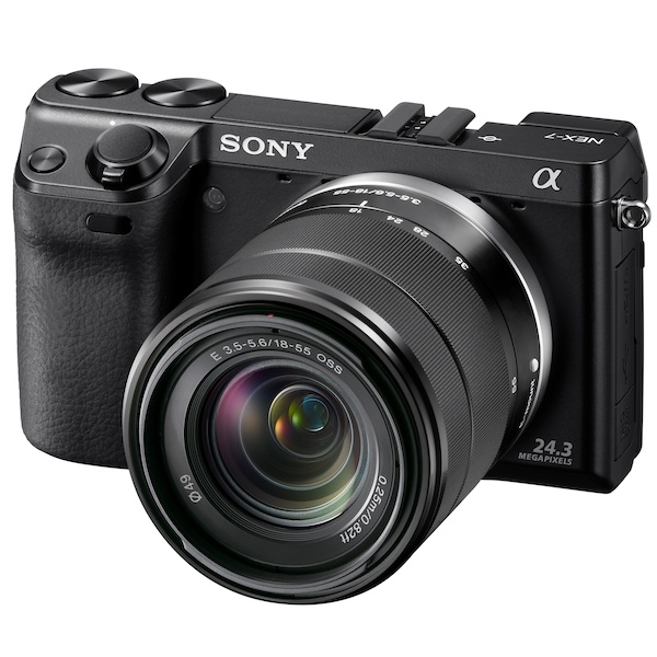 <b>ミラーレスに新しい価値観を持ち込んだNEX-7</b>