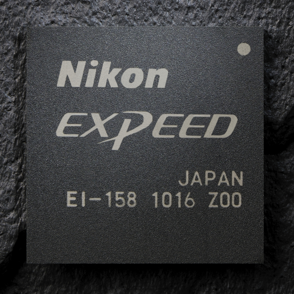 <b>画像処理エンジンは「EXPEED 3」</b>