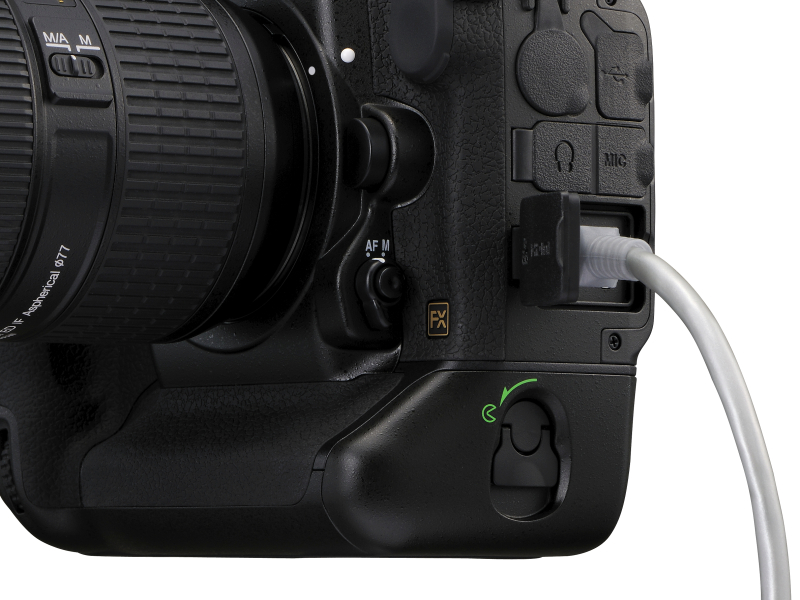 <b>有線LANのケーブルを接続したところ</b>