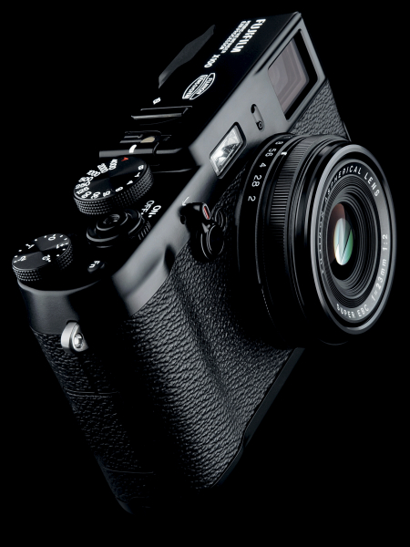 <b>FUJIFILM X100 BLACK Limited Edition</b>