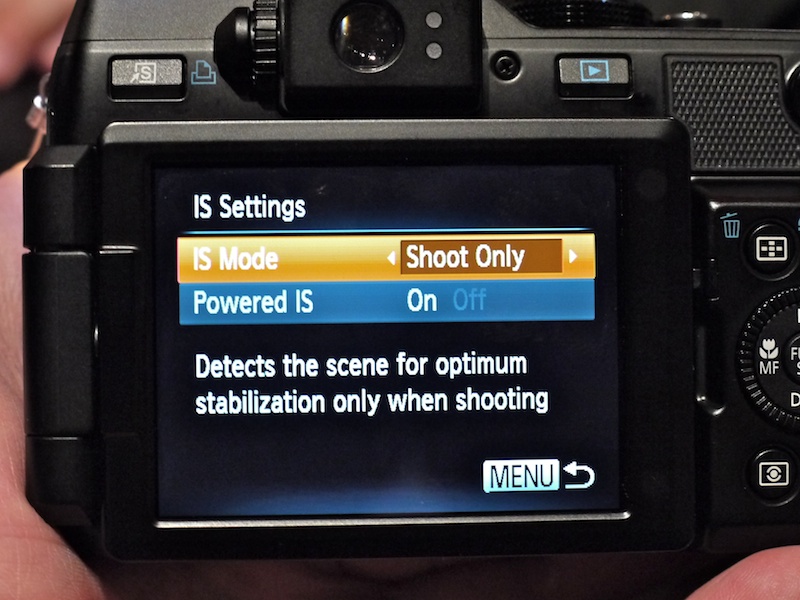 <b>新機能のIntelligent ISの設定画面。カメラが撮影時の状態を解析し、適した手ブレ補正モードにするという機能</b>