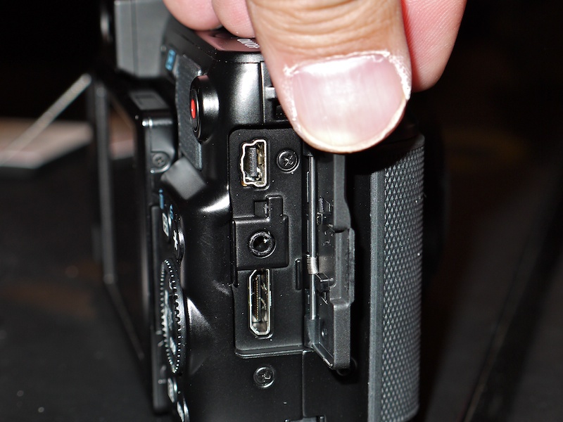 <b>AV/USB端子とHDMI端子</b>