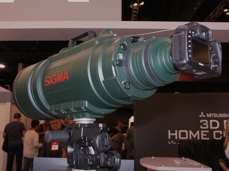 <b>大型イベントでおなじみのAPO 200-500mm F2.8/400-1000mm F5.6 EX DGも登場</b>