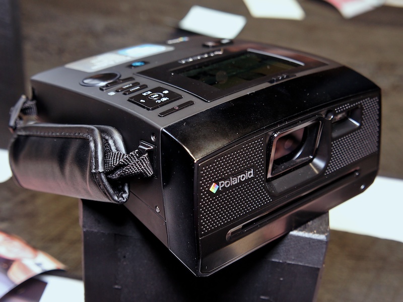 <b>Polaroid Z340。日本でも11月に発売。ZINKペーパーを使用するインスタントデジタルカメラ</b>