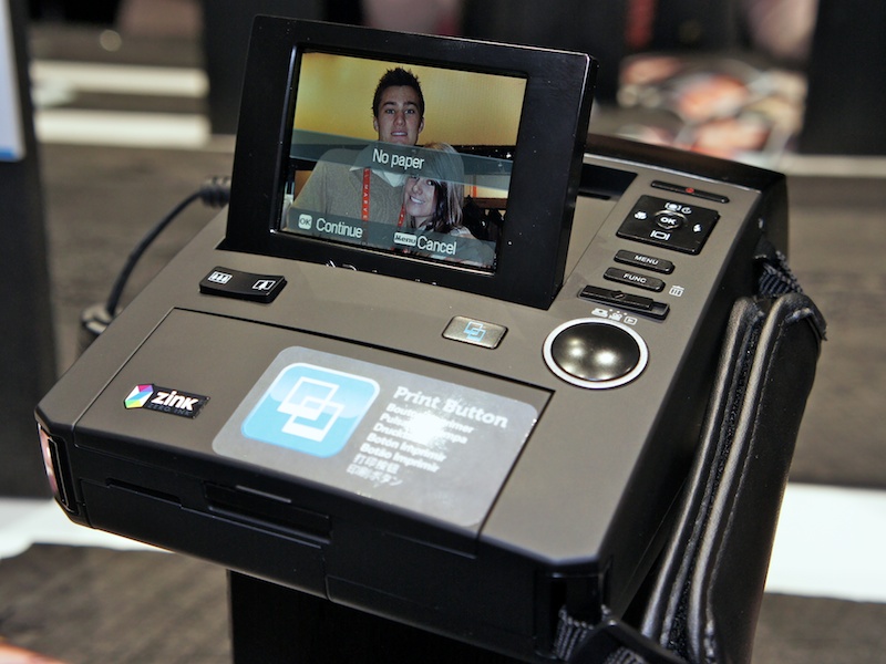 <b>Polaroid Z340。日本でも11月に発売。ZINKペーパーを使用するインスタントデジタルカメラ</b>