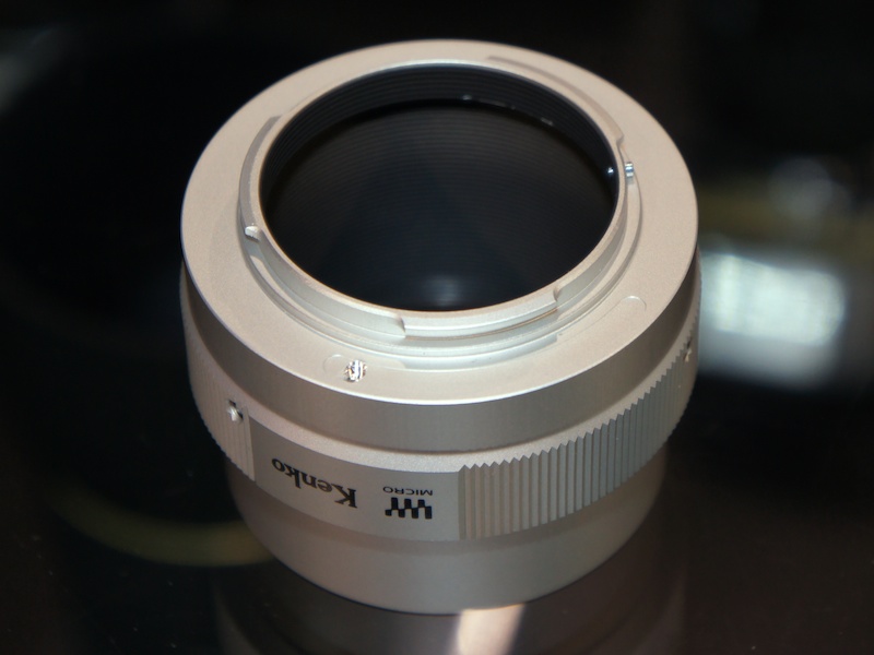 <b>マウントダプターにはマイクロフォーサーズのロゴが入る</b>