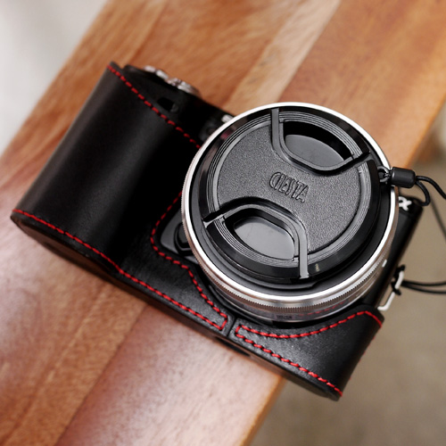 <b>ブラック/レッド</b>