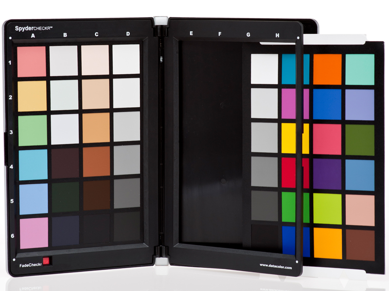 <b>SpyderCheckr。左下のFadeCheckrでカラーカードの交換時期を判断する</b>