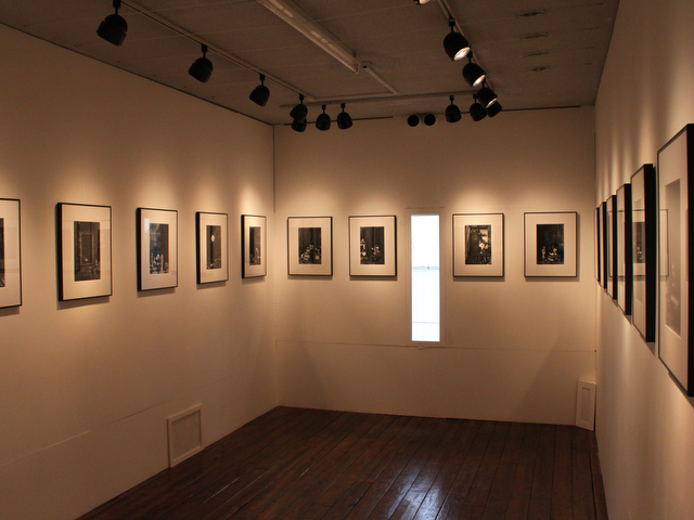 <b>木の床の佇まいが心地よい空間だ</b>