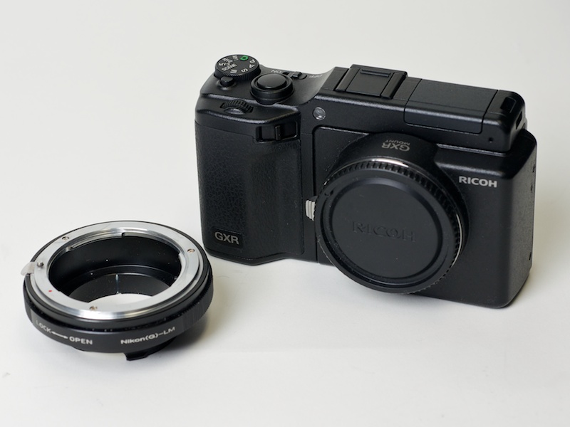 <b>左がmuk selectのライカM→ニコンFマウントアダプター</b>