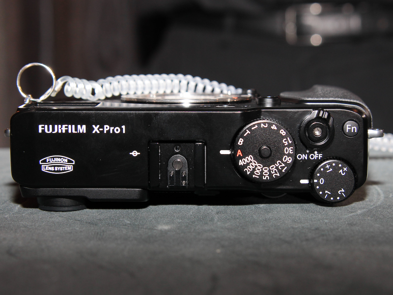 <b>シャッター速度ダイヤルも備える</b>