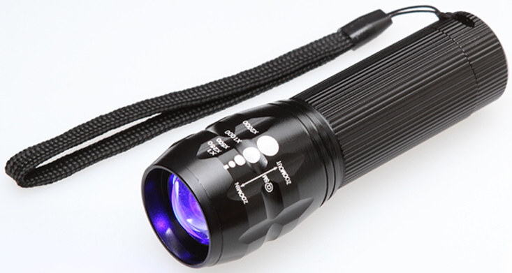 <b>カメラ傷見・歪み検査用 青色LEDズームライト</b>