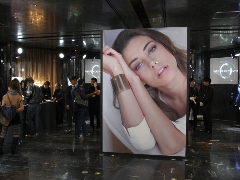 <b>2階はタッチ&amp;トライコーナー</b>