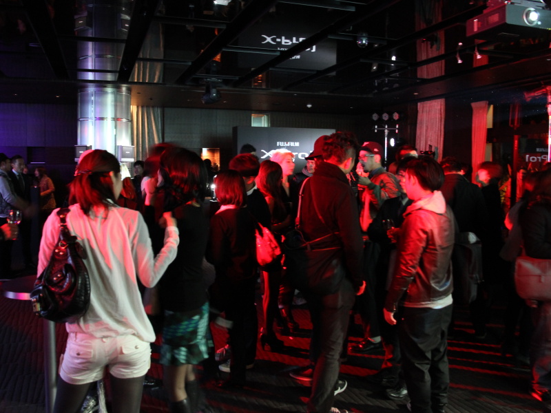 <b>フロアの様子。芸能人の姿もあった</b>