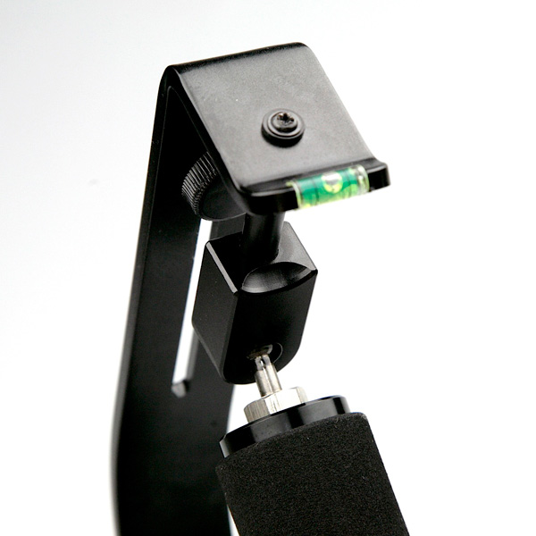 <b>水準器を装備</b>