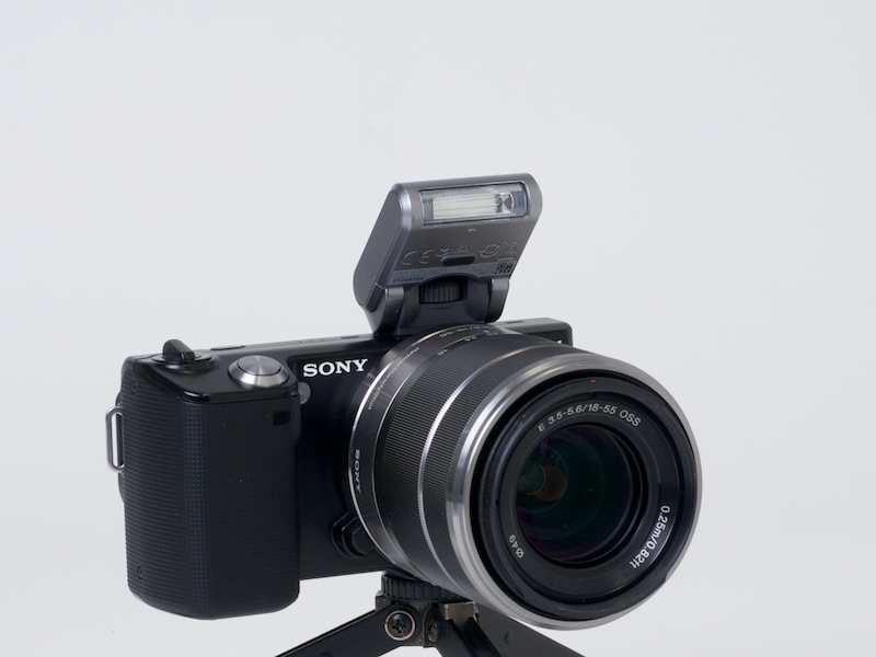 <b>同梱ストロボ（電源ON）</b>