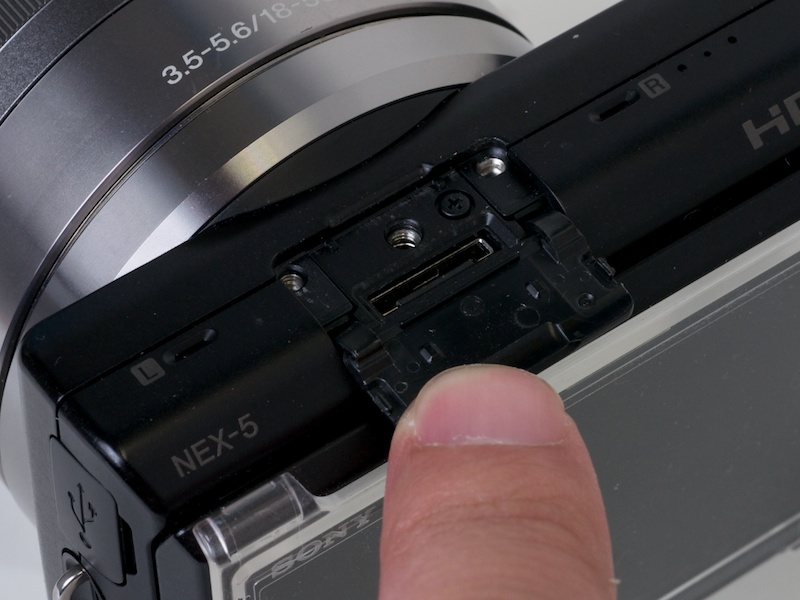 <b>NEX-5のスマートアクセサリーターミナル</b>