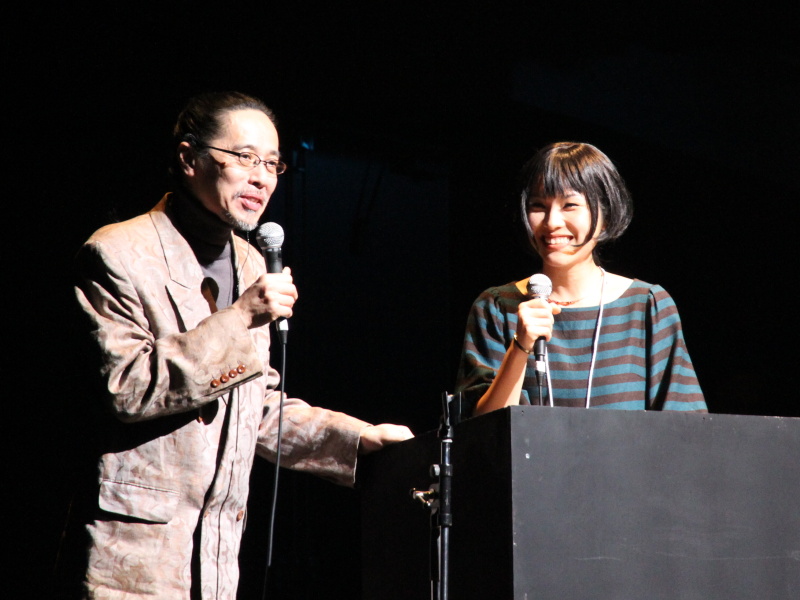 <b>「恋するGR」の司会は水谷充氏（左）とインベカヲリ氏</b>