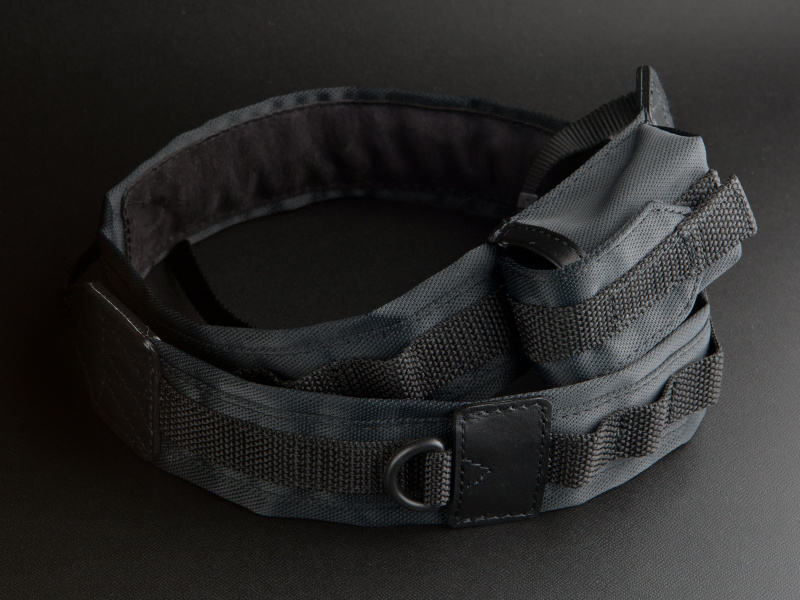 <b>203カメラストラップのTactical Camera Strap *LMTは5,500円。凝った作りのわりに手頃な価格設定だ</b>