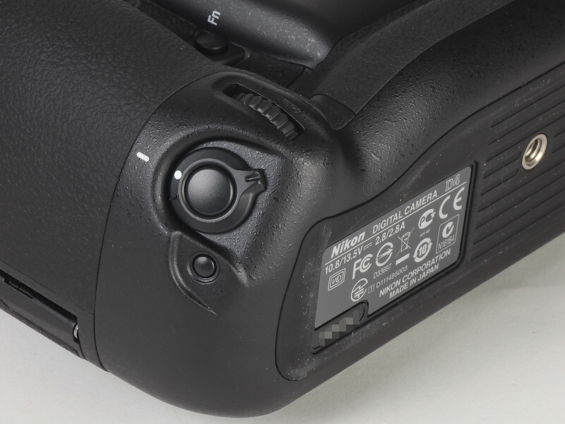 <b>縦位置シャッターダイヤル周り</b>