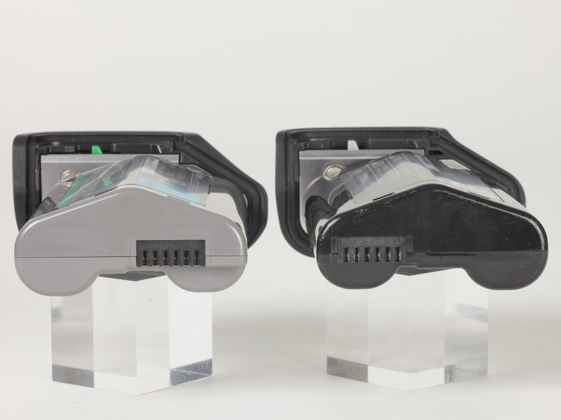 <b>EN-EL18（左）とEN-EL4aでは端子の位置も異なる</b>